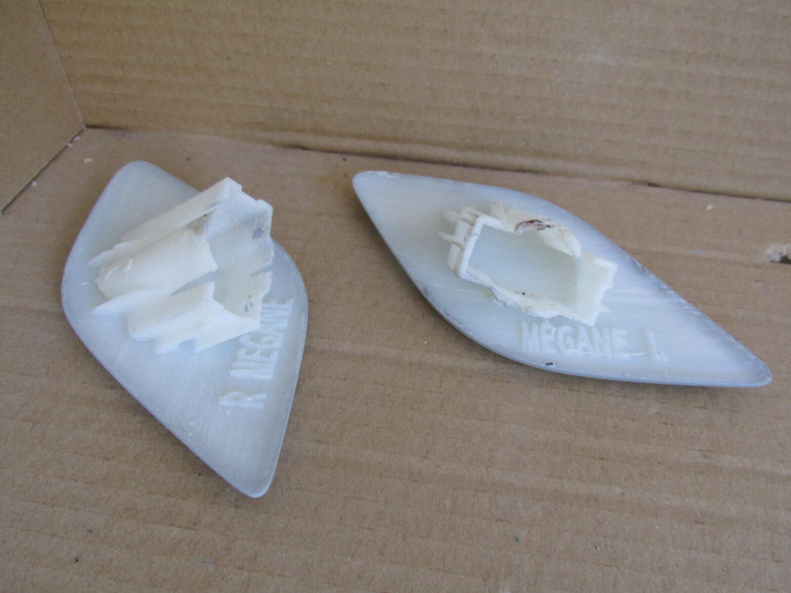 FIT TO RENAULT MEGANE 3 FRONT WASHER HEADLIGHT NOZZLE COVER BUMPER L+R