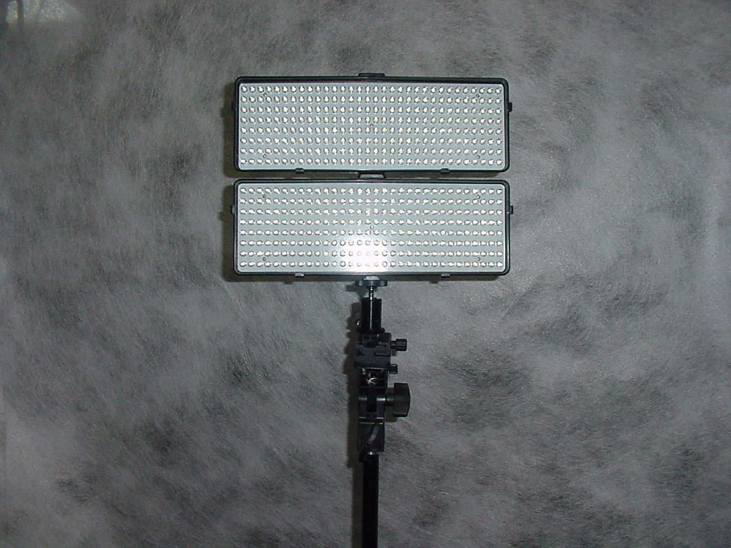 HUGE LIGHTING Pkg: FRESNELS, LED’S, SPOTS, KINO SOFT, HARD SOFT, BROADS. OFFERS.