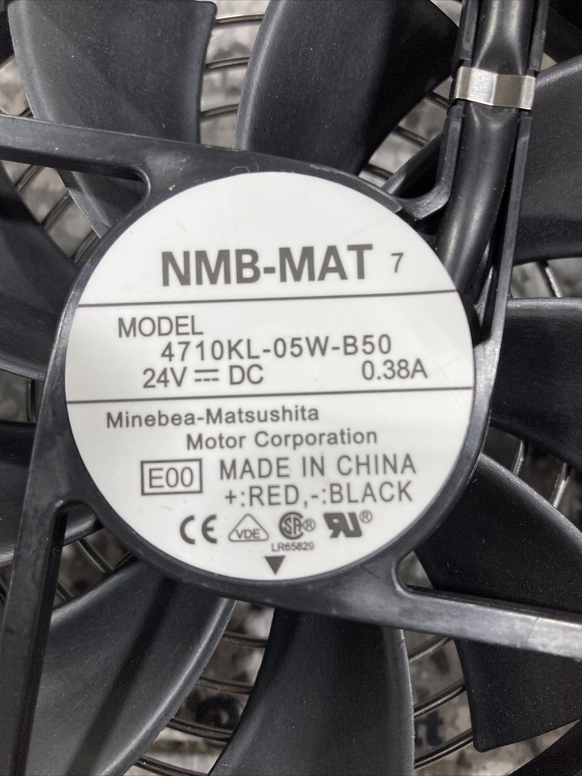 NMB-MAT 4710KL-05W-B50 24V 0.38A 120*120*25MM 2PIN Inverter cooling fan New Open