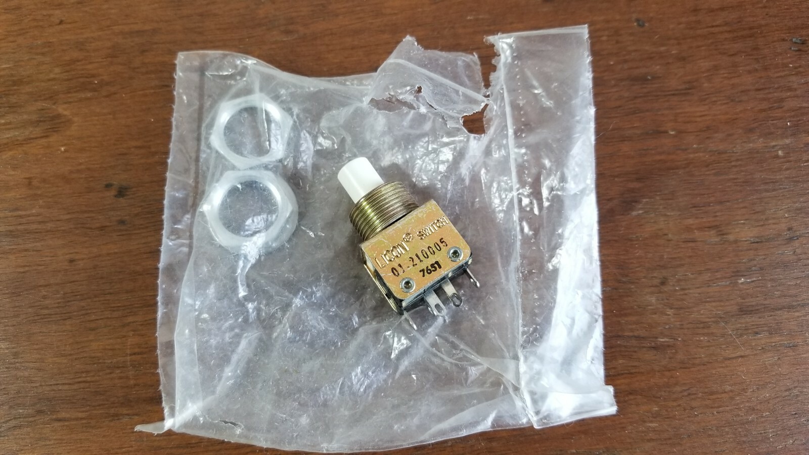 01-210005 LICON switch Pushbutton Full Size 7651
