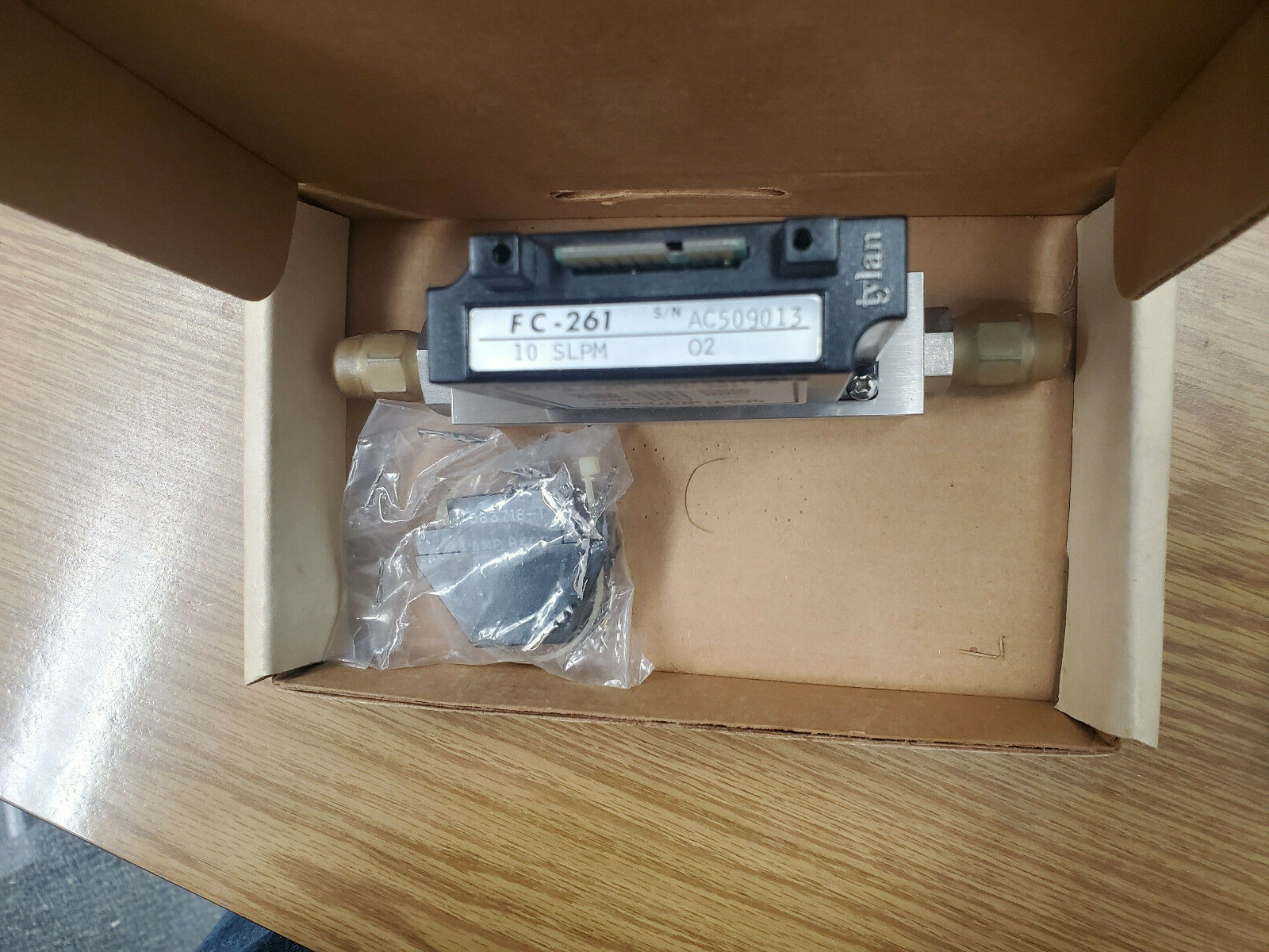 NEW – TYLAN  FC-261-10 SLPM-O2   MASS FLOW CONTROLLER 150PSIG 583718-1 A-MP 7728