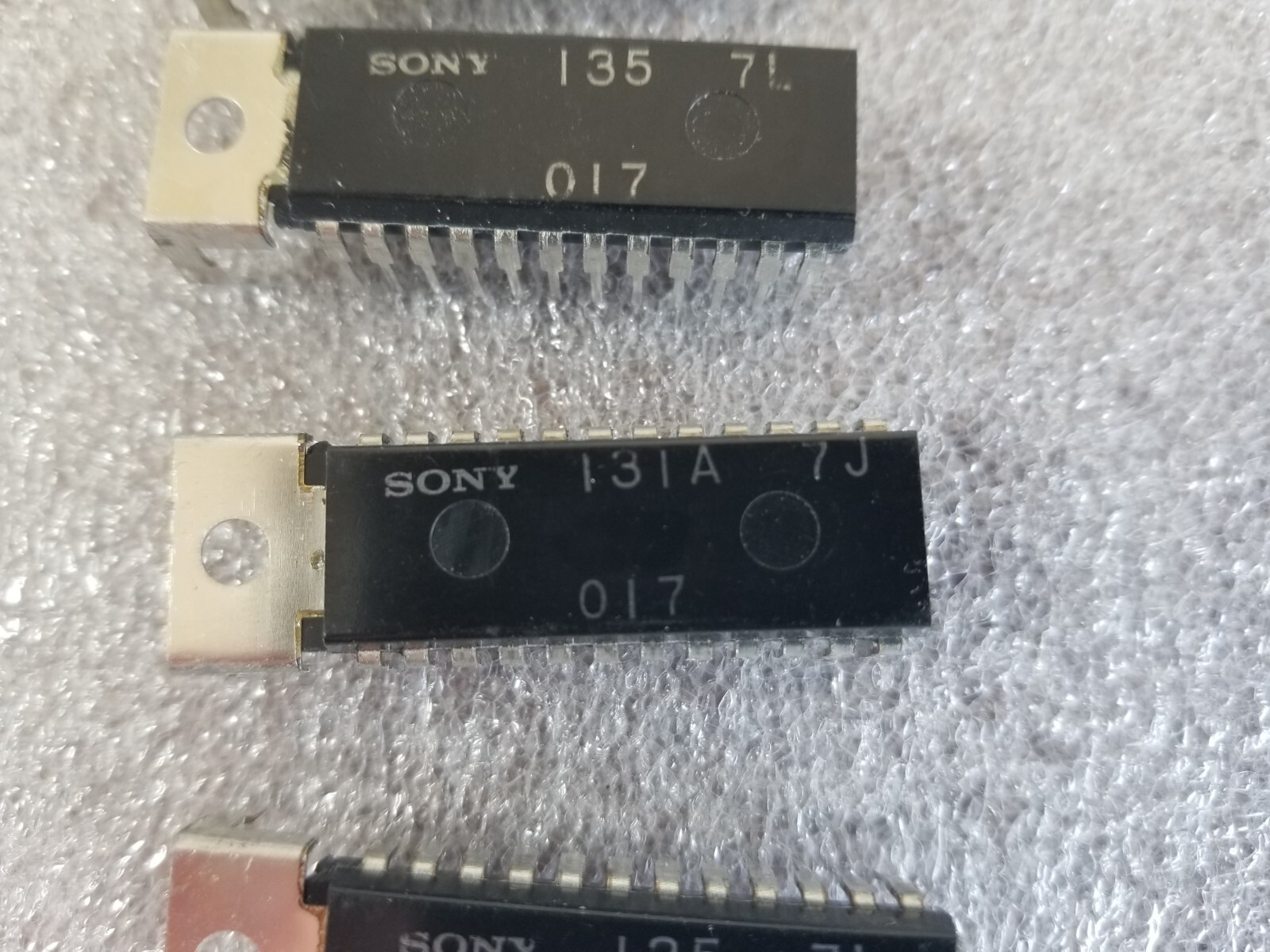 Vintage IC Chip – Sony 131A 7J – Sony 135 7L + SONY Transistors A722 MJ24 732