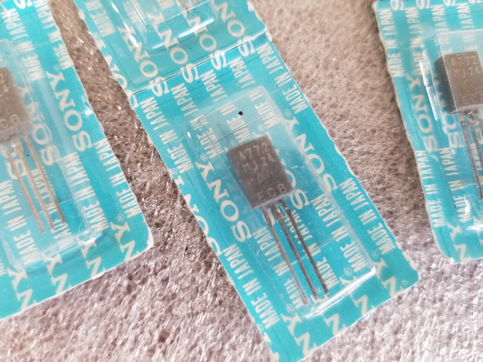 Vintage IC Chip – Sony 131A 7J – Sony 135 7L + SONY Transistors A722 MJ24 732