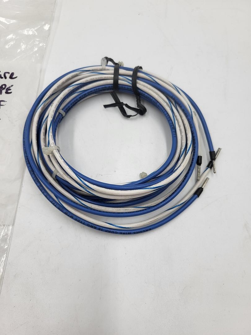 Two Encore wires 16 AWG type MTW or TFF / AWMGRI 112″ long