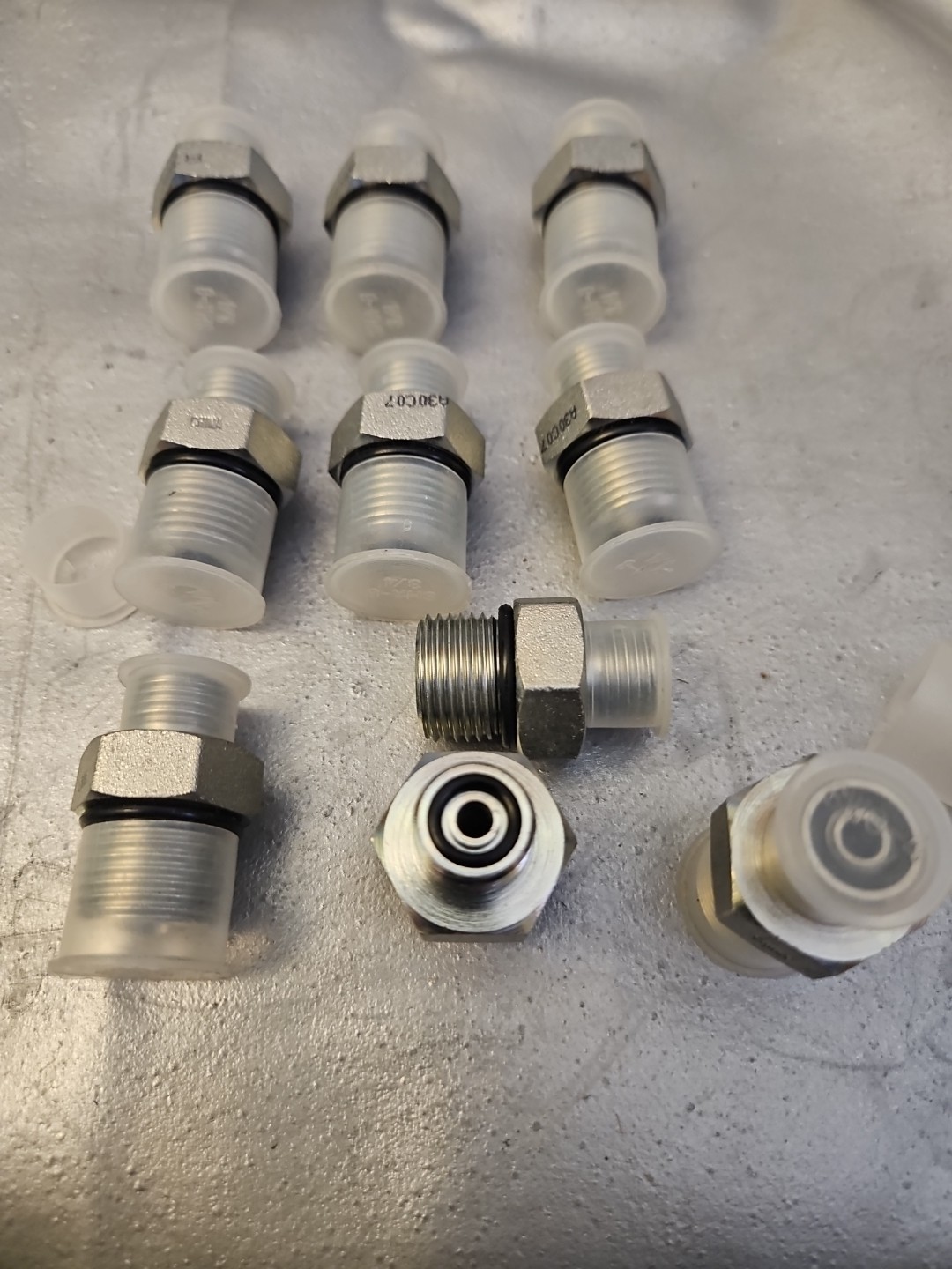 Fitting FS-6400-04-08 = 4-8 F50LOS #4 M O ring face seal – 8 SAE 10 ea.